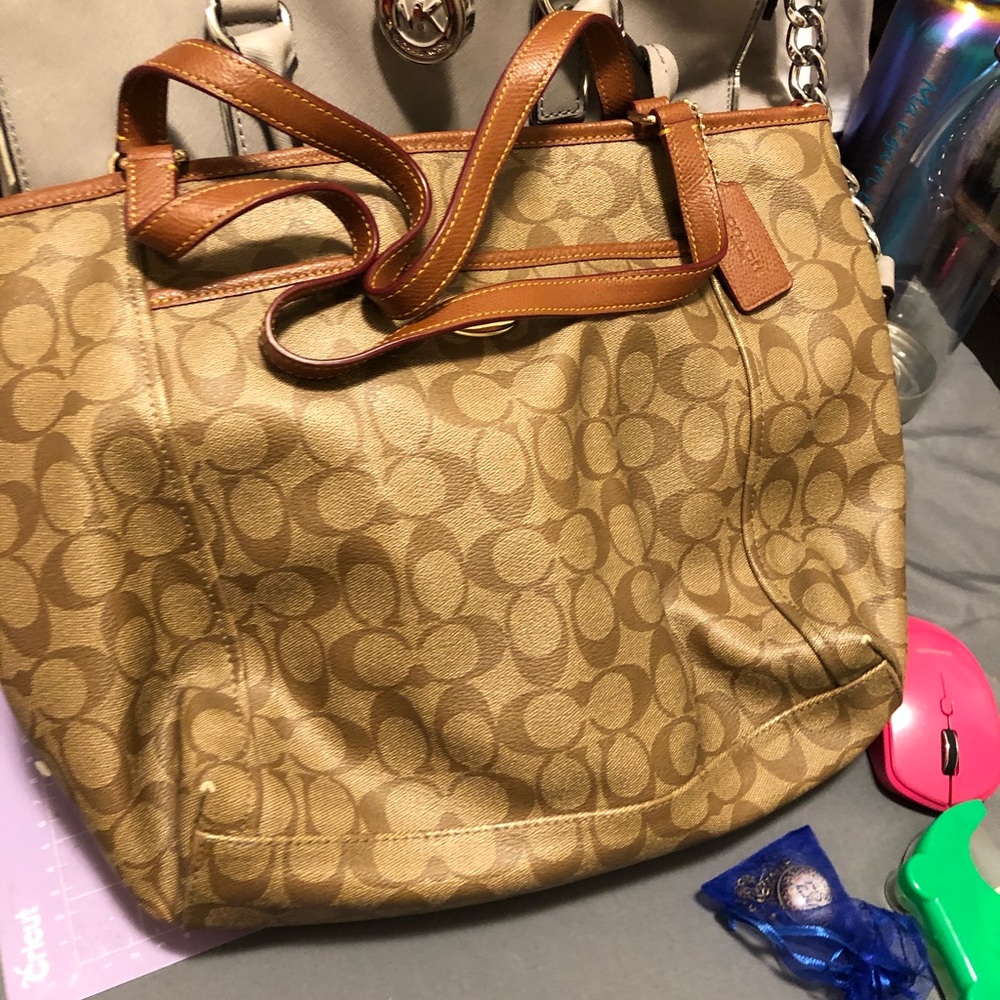 Purses - Picture 2 of 8